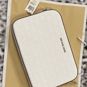 Micheal kors crossbody bag